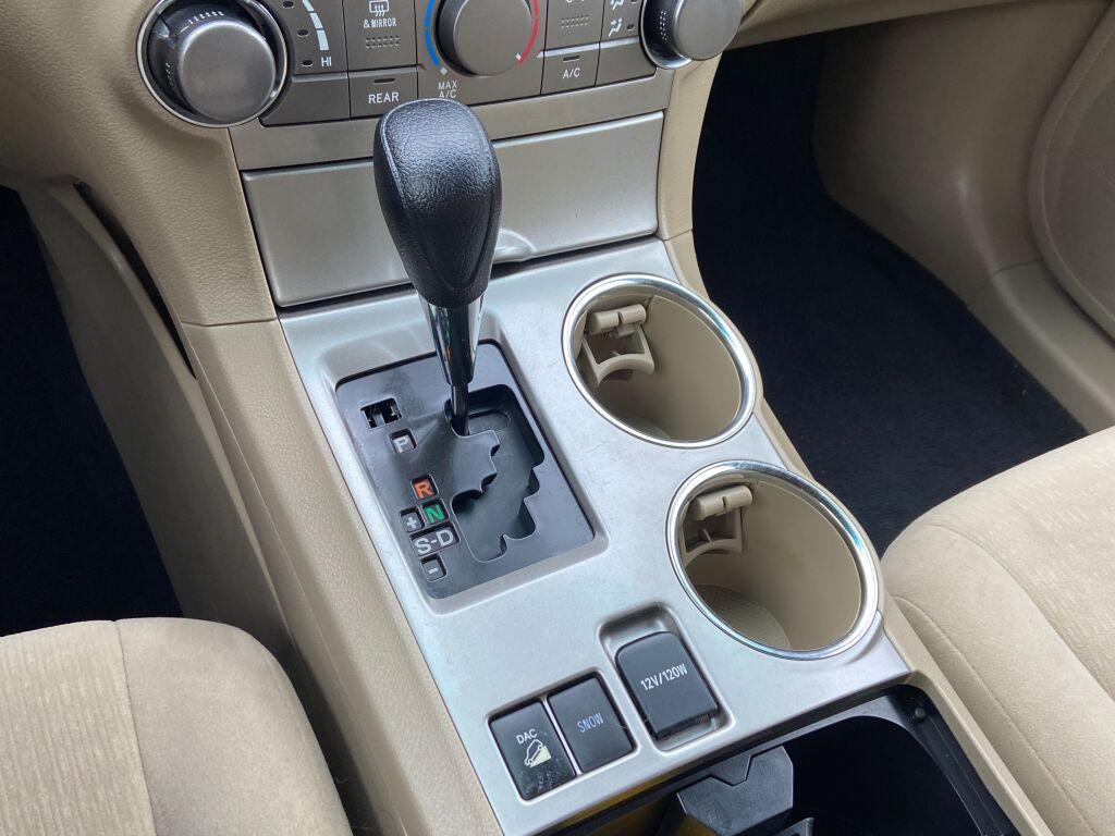 used 2013 Toyota Highlander car, priced at $15,991