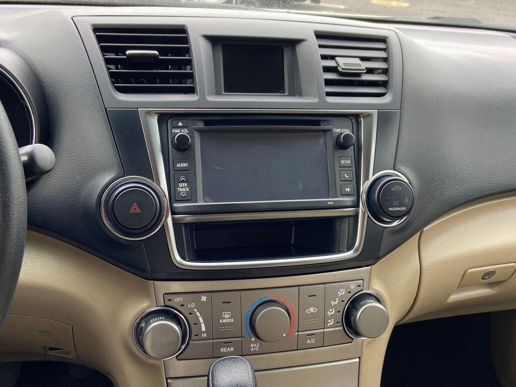 used 2013 Toyota Highlander car, priced at $15,991