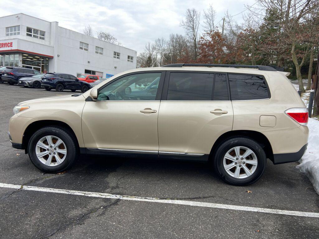 used 2013 Toyota Highlander car, priced at $15,991