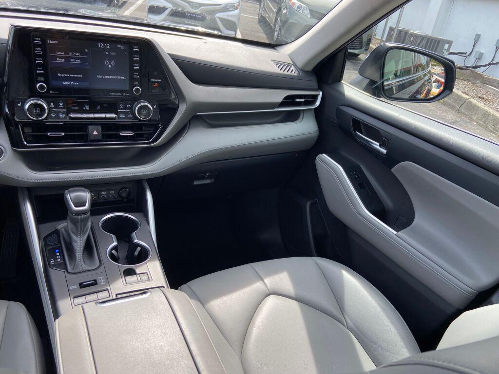 used 2022 Toyota Highlander car, priced at $35,991