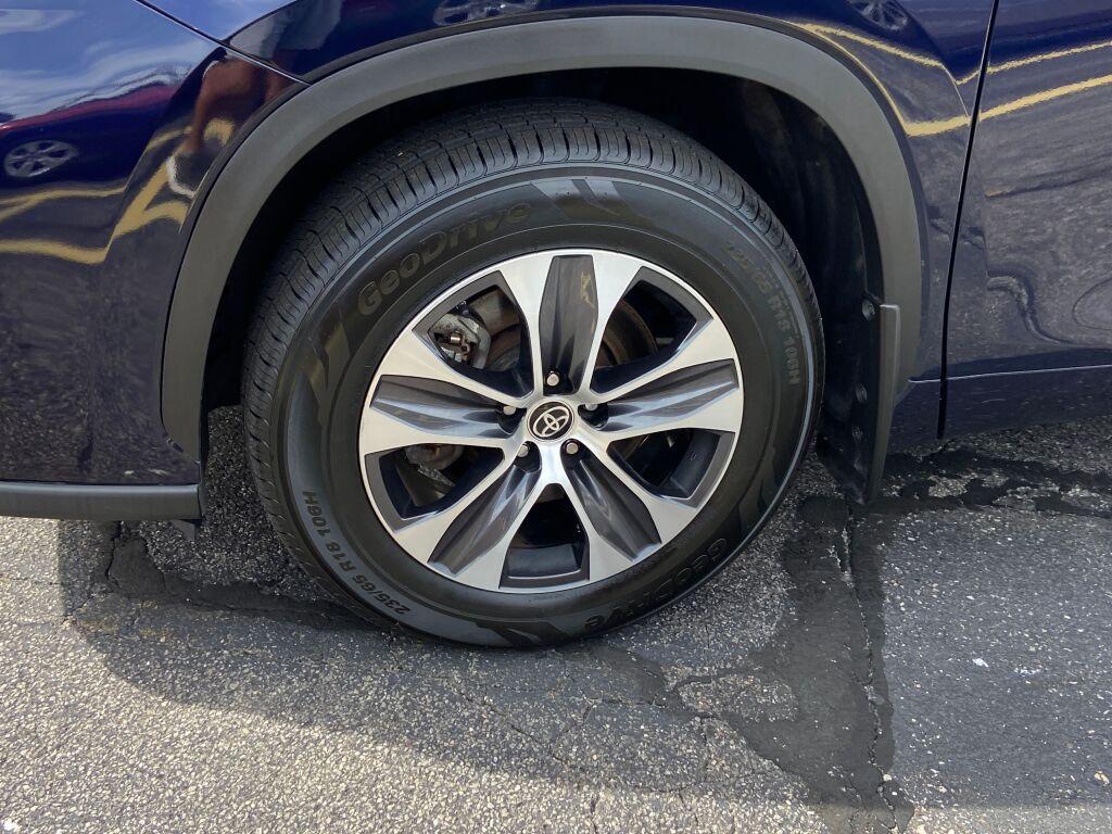 used 2022 Toyota Highlander car, priced at $35,991
