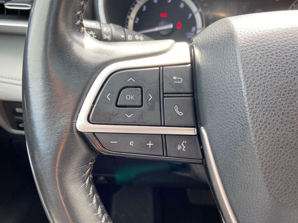 used 2022 Toyota Highlander car, priced at $35,991