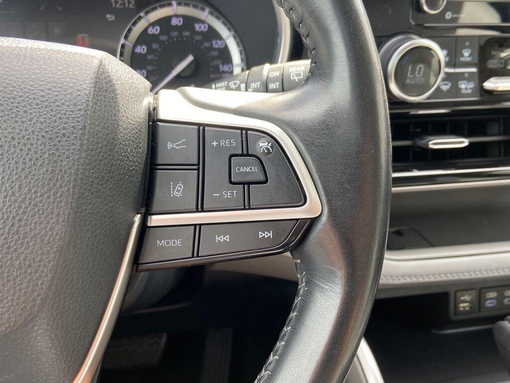 used 2022 Toyota Highlander car, priced at $35,991