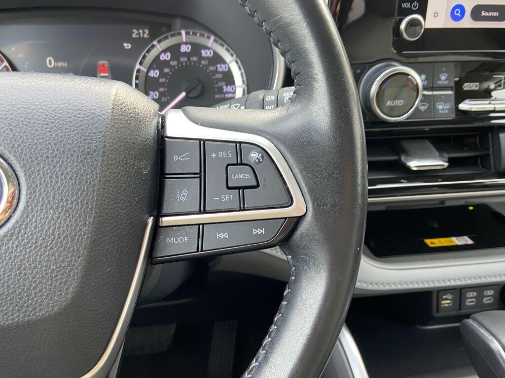 used 2023 Toyota Highlander car, priced at $36,991