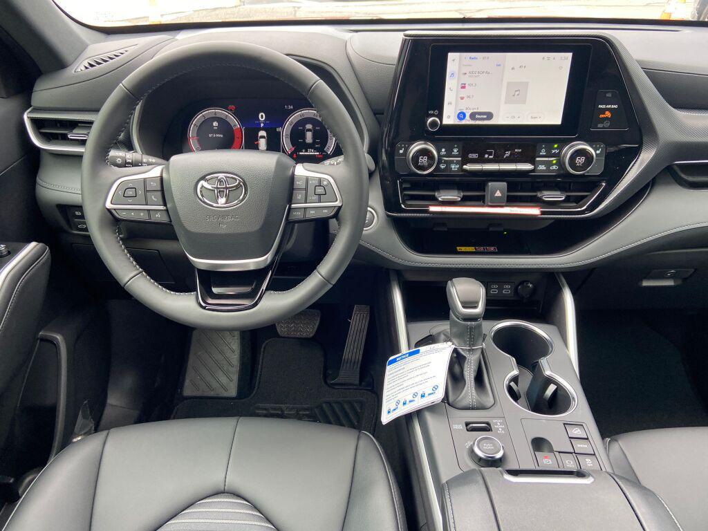 used 2025 Toyota Highlander car, priced at $51,991