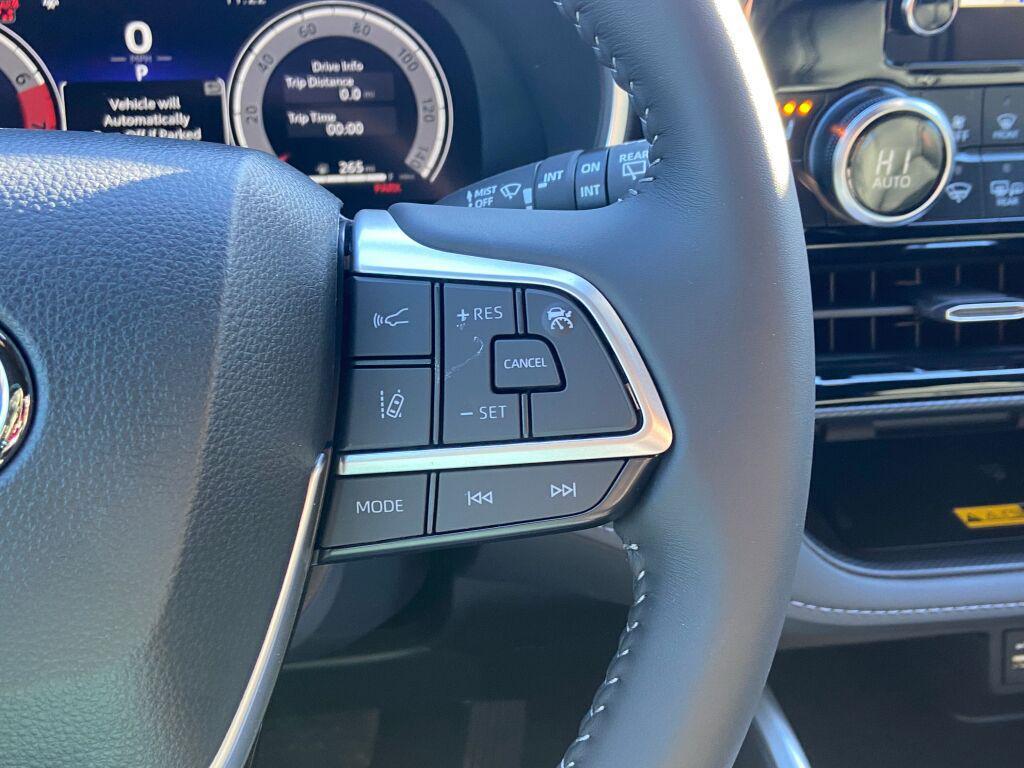 used 2025 Toyota Highlander car, priced at $52,991