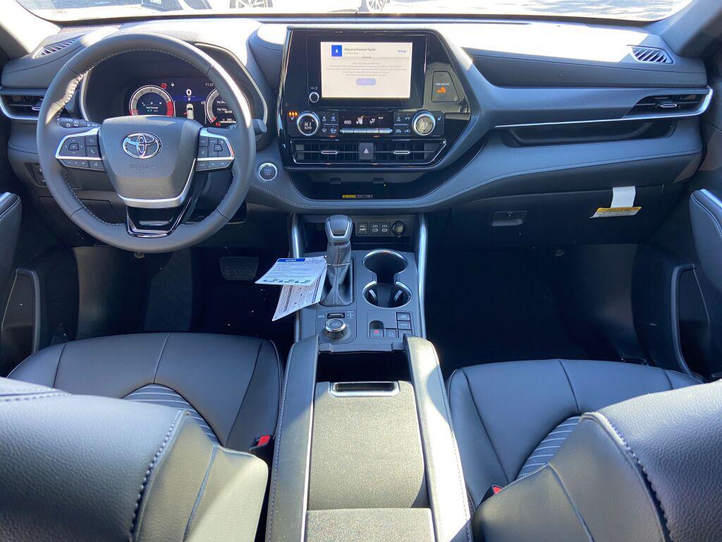 used 2025 Toyota Highlander car, priced at $52,991