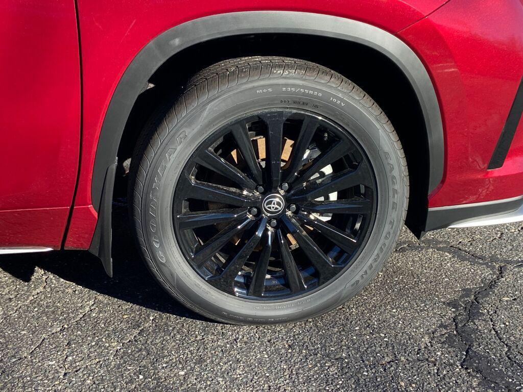 used 2025 Toyota Highlander car, priced at $51,991