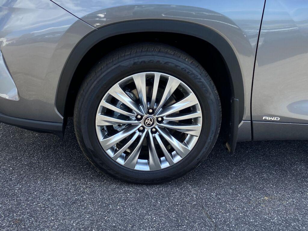used 2026 Toyota Highlander Hybrid car, priced at $61,991