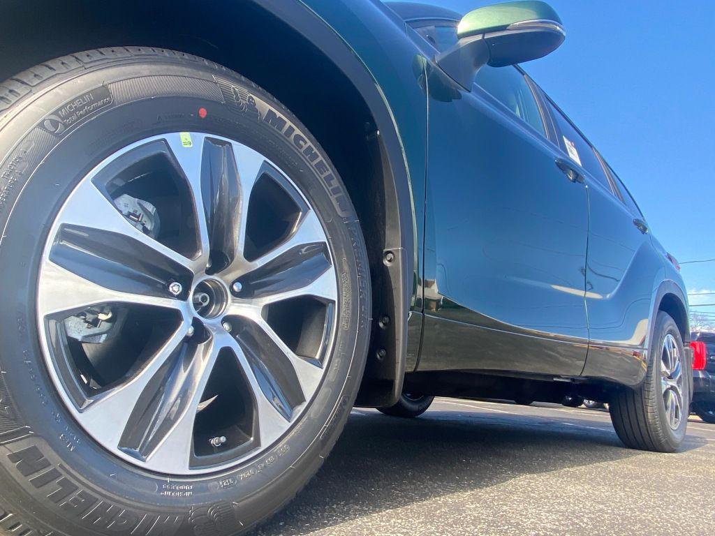 used 2023 Toyota Highlander car, priced at $38,991