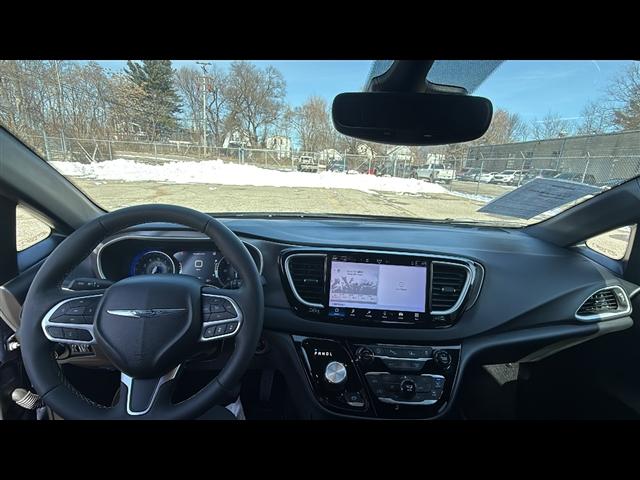 used 2025 Chrysler Pacifica car, priced at $29,995