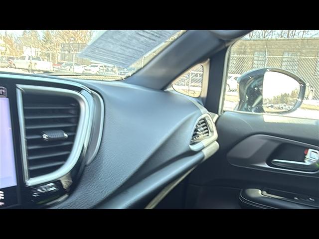 used 2025 Chrysler Pacifica car, priced at $29,995