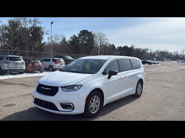 used 2025 Chrysler Pacifica car, priced at $28,990