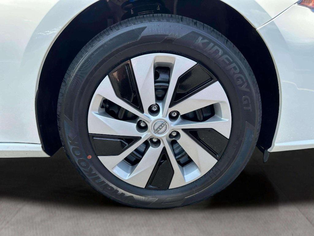 new 2025 Nissan Altima car, priced at $22,299