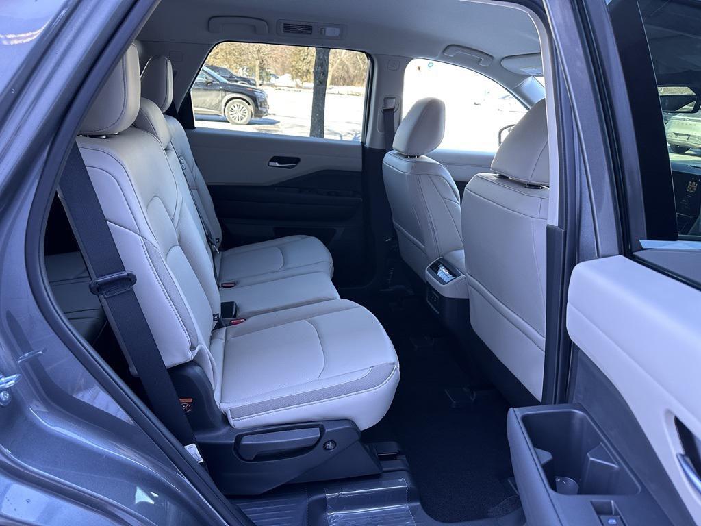 new 2026 Nissan Pathfinder car, priced at $42,172