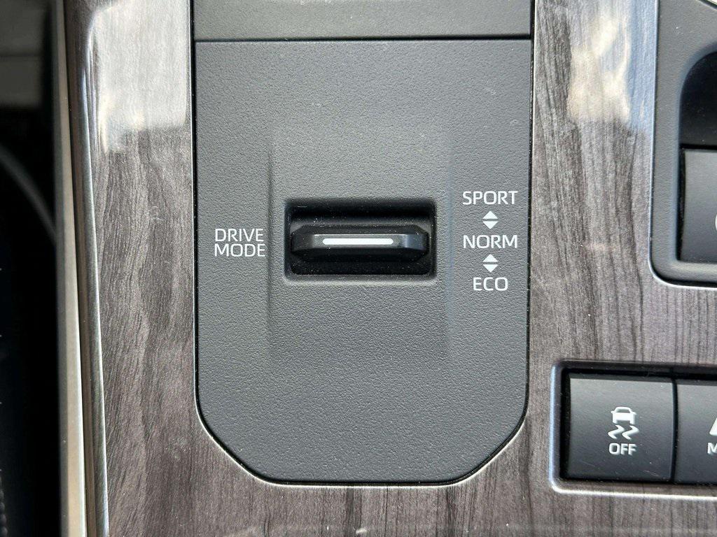 used 2022 Toyota Highlander Hybrid car, priced at $44,495