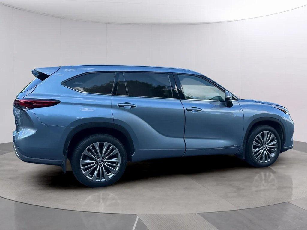 used 2022 Toyota Highlander Hybrid car, priced at $44,495