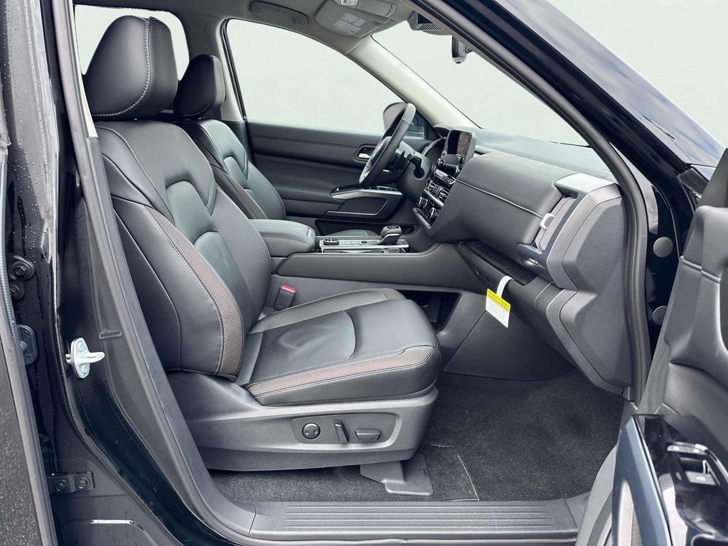 new 2025 Nissan Pathfinder car, priced at $37,989