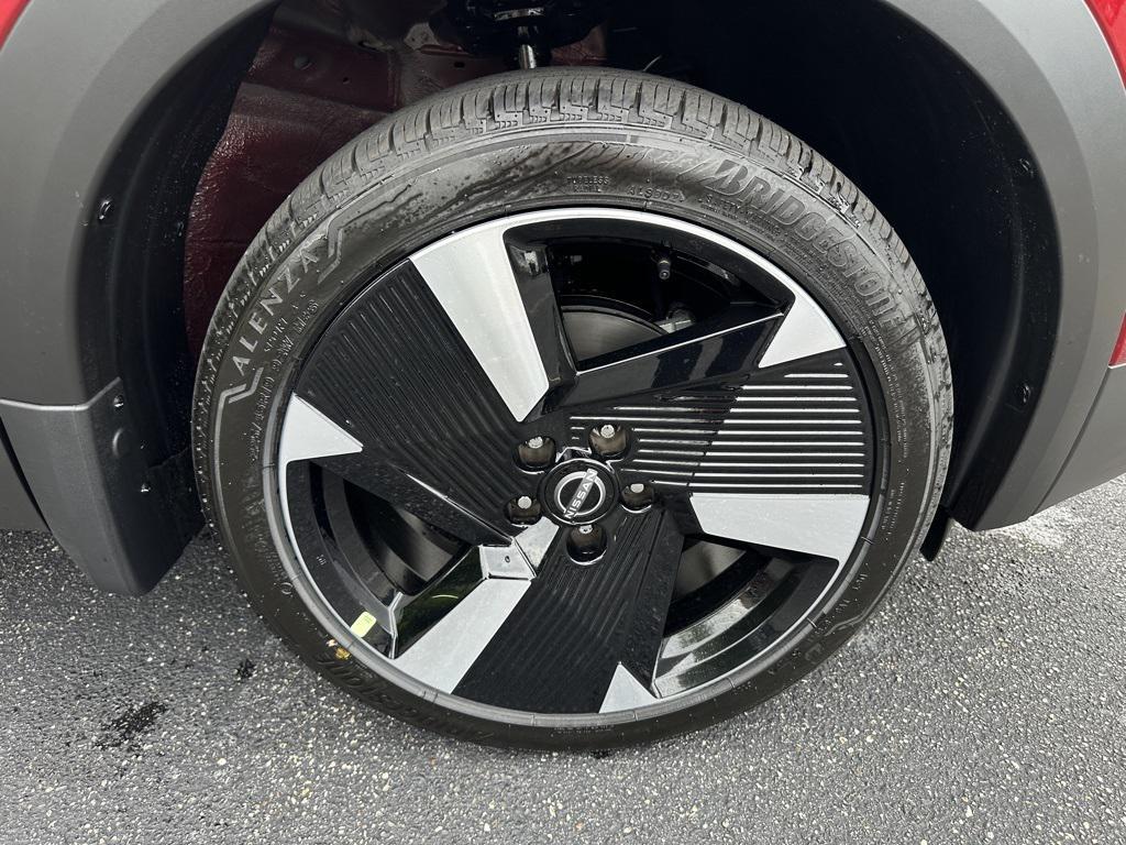 new 2025 Nissan Kicks car, priced at $28,707