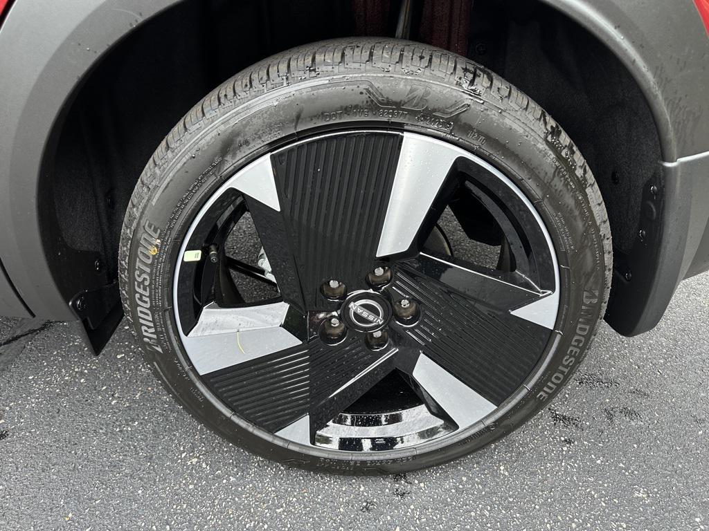 new 2025 Nissan Kicks car, priced at $28,707