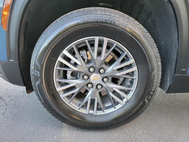 used 2025 Chevrolet Traverse car, priced at $36,911