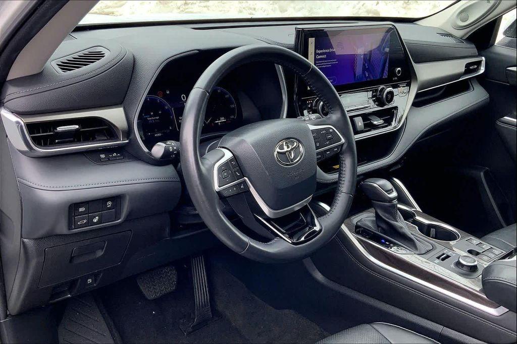 used 2023 Toyota Highlander car, priced at $36,911