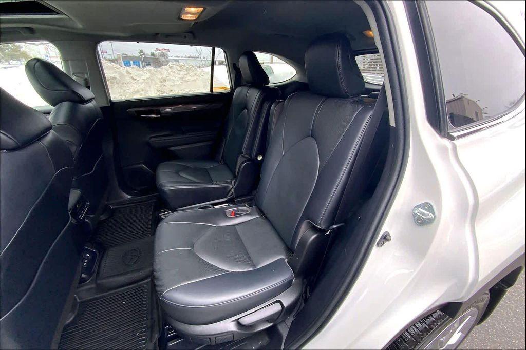 used 2023 Toyota Highlander car, priced at $36,911