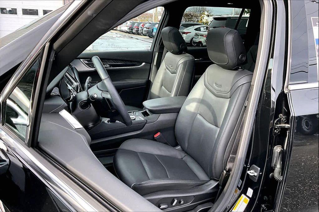 used 2024 Cadillac XT6 car, priced at $39,650