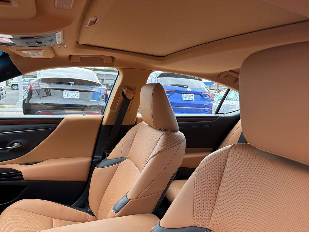 used 2025 Lexus ES 300h car, priced at $45,998