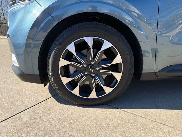 used 2024 Kia Carnival car, priced at $32,195