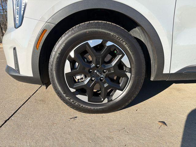 used 2025 Kia Sorento car, priced at $32,295