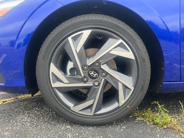 new 2025 Hyundai Elantra car, priced at $21,010