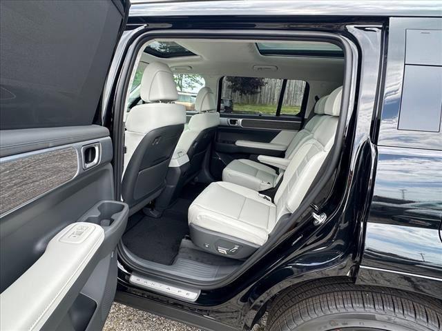 used 2024 Hyundai Santa Fe car, priced at $39,989