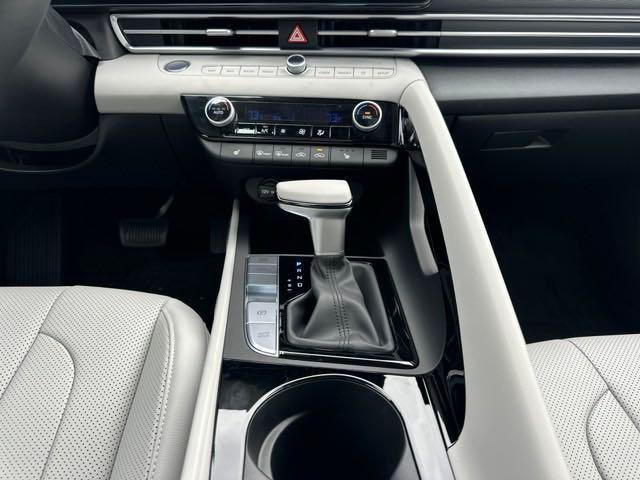 new 2025 Hyundai Elantra car, priced at $25,040