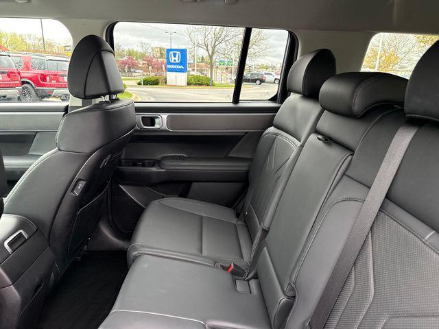 used 2025 Hyundai Santa Fe car, priced at $32,272