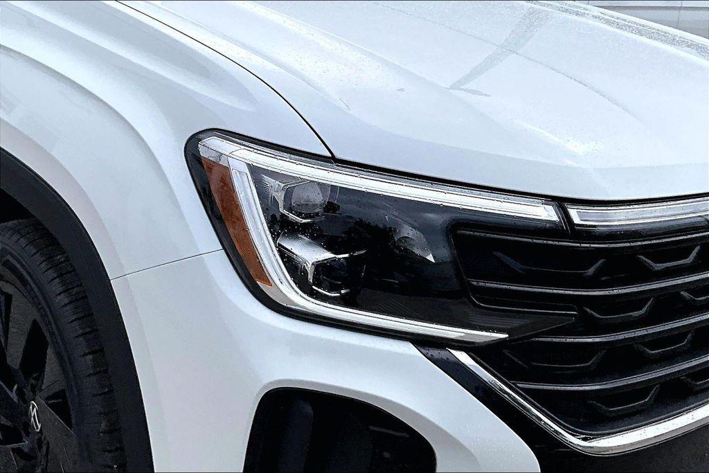 new 2026 Volkswagen Atlas Cross Sport car, priced at $43,652
