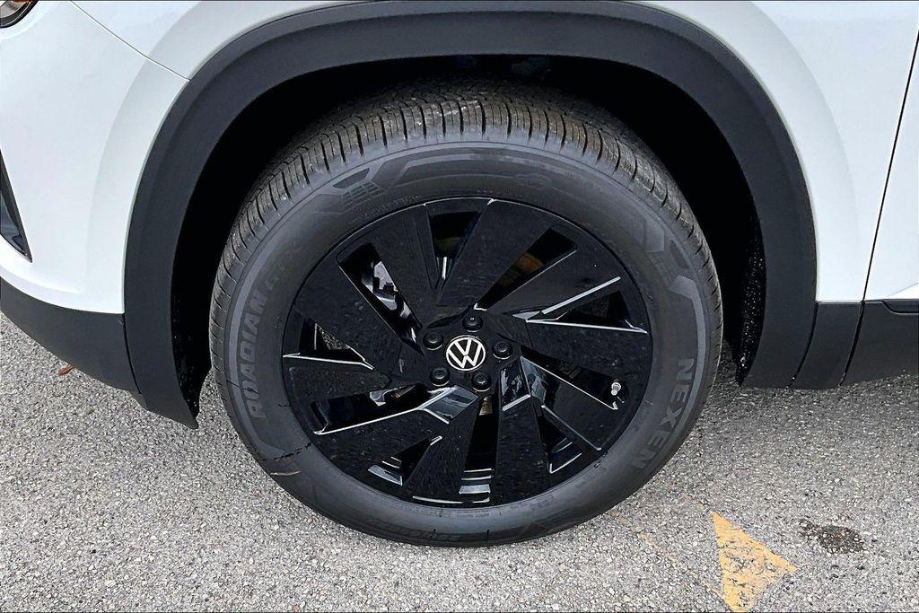 new 2026 Volkswagen Atlas Cross Sport car, priced at $43,652