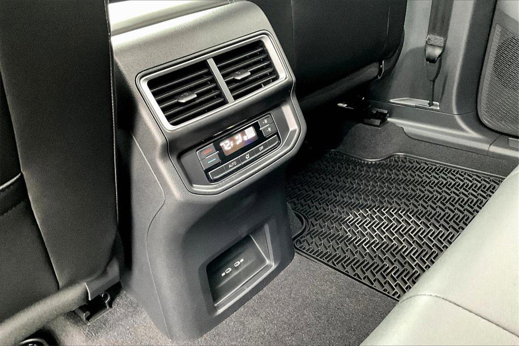 new 2026 Volkswagen Atlas car, priced at $38,446