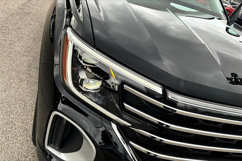 new 2026 Volkswagen Atlas car, priced at $38,446