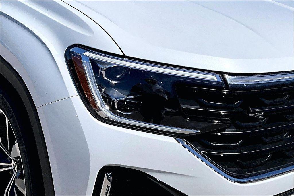 new 2026 Volkswagen Atlas Cross Sport car, priced at $51,002