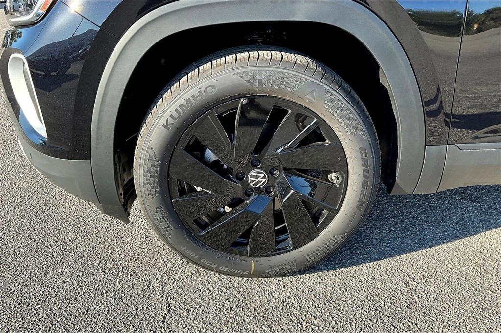 new 2026 Volkswagen Atlas car, priced at $43,538