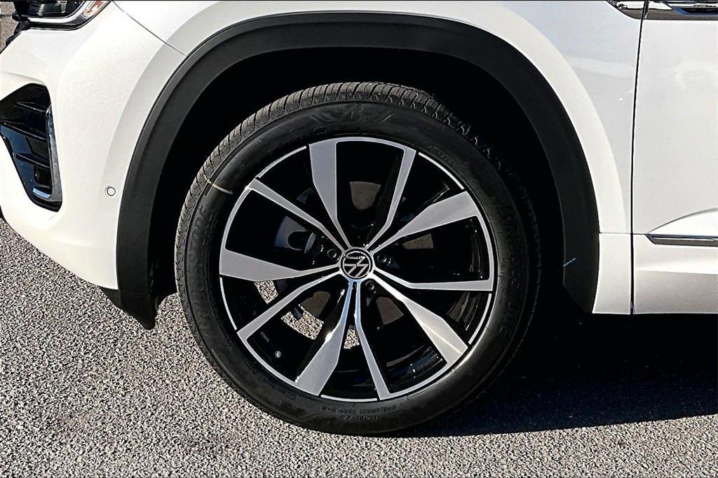 new 2026 Volkswagen Atlas Cross Sport car, priced at $52,002