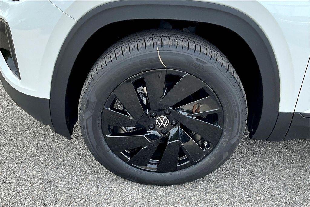 new 2026 Volkswagen Atlas Cross Sport car, priced at $42,007