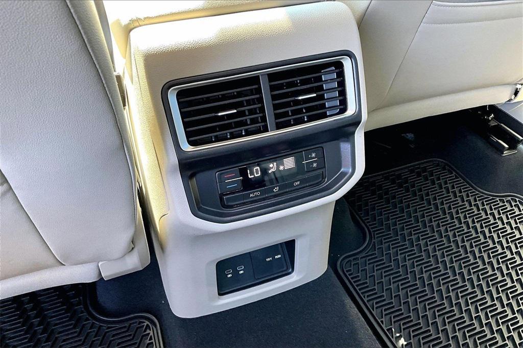 new 2026 Volkswagen Atlas car, priced at $42,359