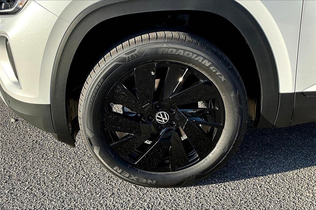 new 2026 Volkswagen Atlas car, priced at $43,551