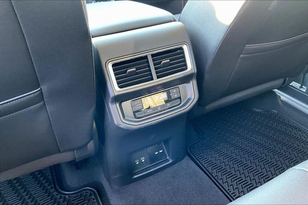 new 2026 Volkswagen Atlas car, priced at $44,551