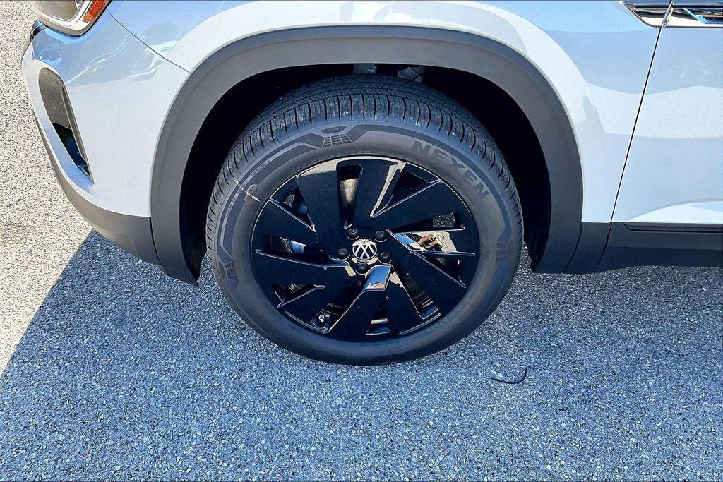 new 2026 Volkswagen Atlas Cross Sport car, priced at $42,007