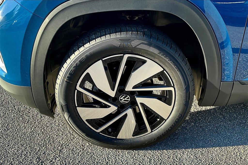 new 2026 Volkswagen Atlas car, priced at $44,076