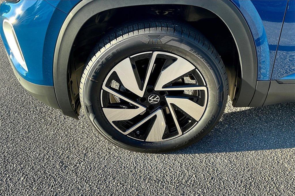 new 2026 Volkswagen Atlas car, priced at $44,076