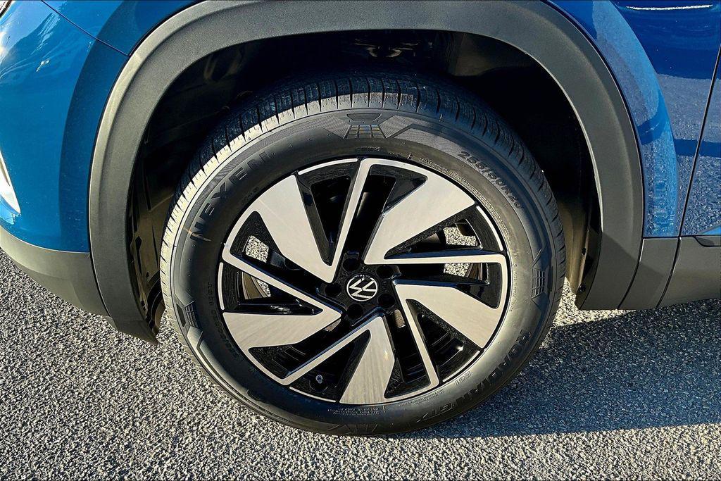 new 2026 Volkswagen Atlas car, priced at $45,076